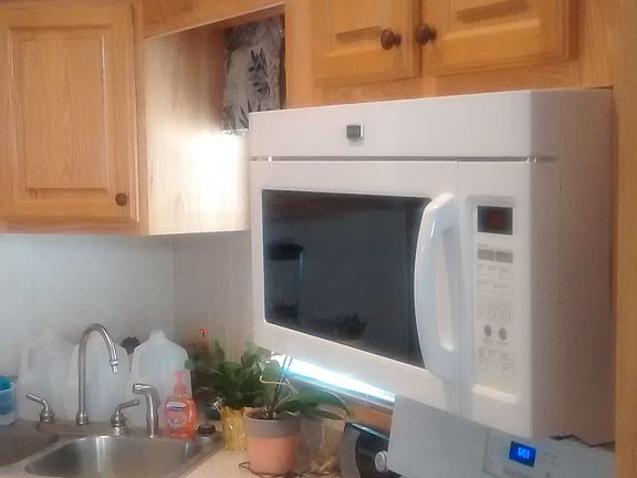 3rd image of 17984 White Oak Ct