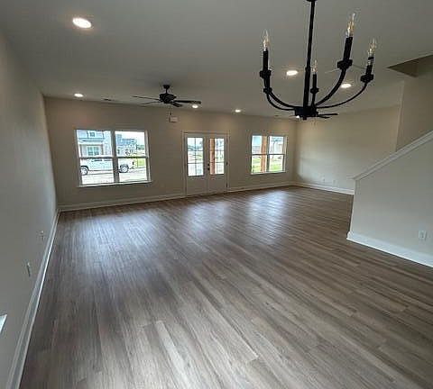 3rd image of 6039 Hickory Point Dr