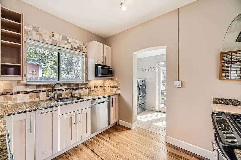 2 bed, 1.0 bath, 842 sqft, $3,345 — Photo 4