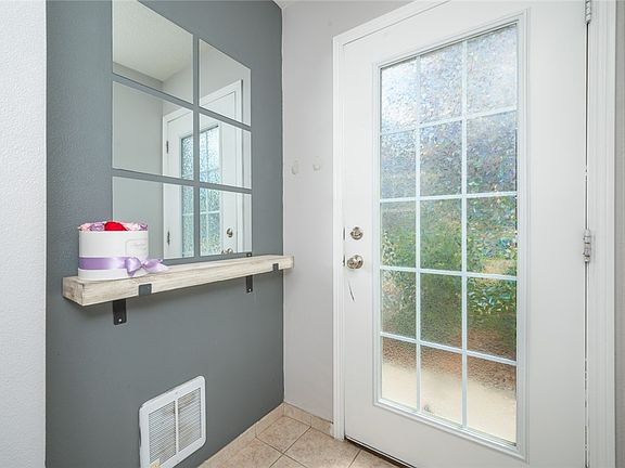 2nd image of 352 NE Kingwood