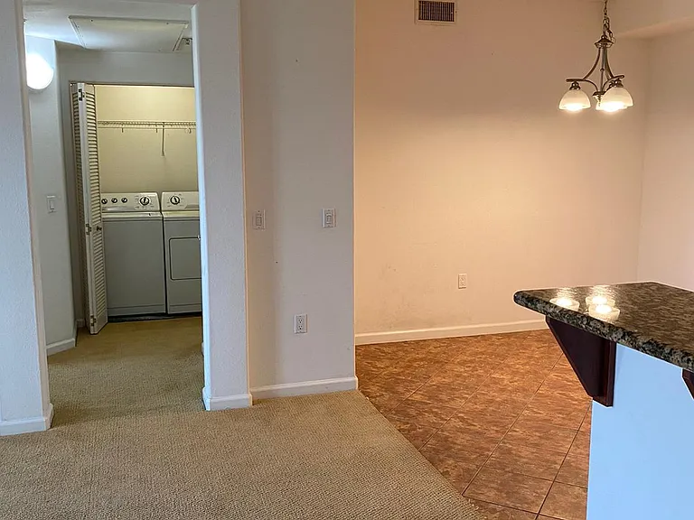 1101 S Main St — Photo 18