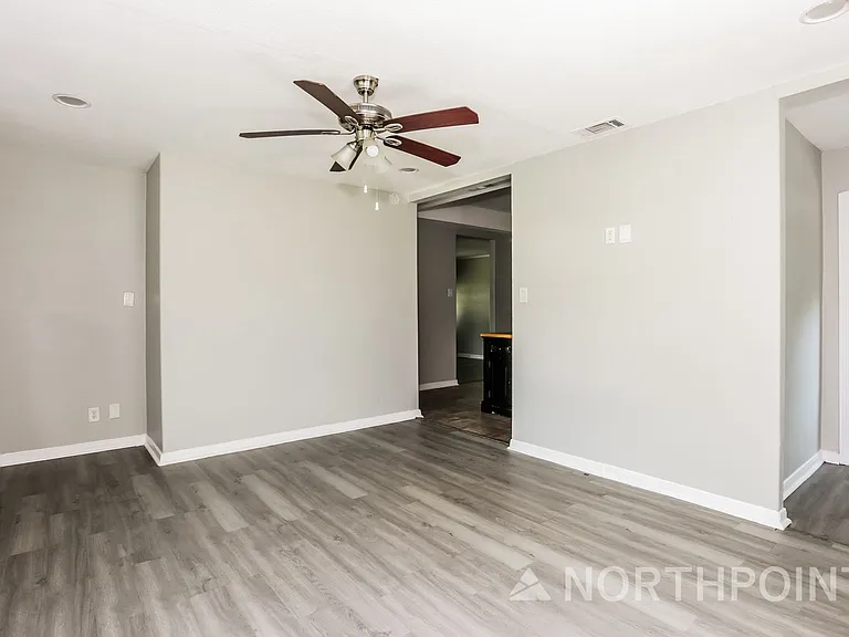 517 Burgett St — Photo 2