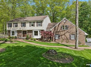 716 Windswept Ln, Franklin Lakes, NJ 07417