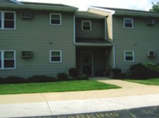 201 W 2nd St #201, Genoa, IL 60135
