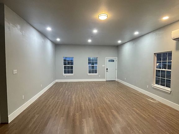 3rd image of 9136 Forshey St