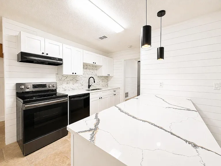7 Carol Ct #A — Photo 3