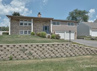 302 W Rosalie Ln, Palatine, IL