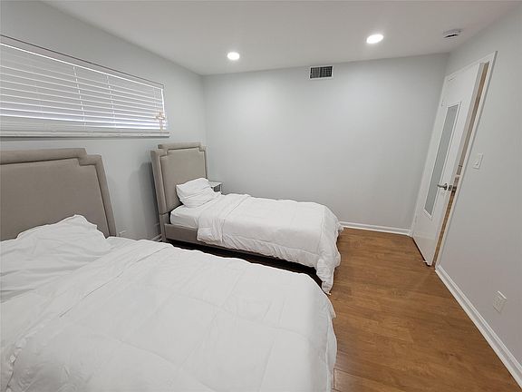5th image of 9411 N Hollybrook Lake Dr APT 209