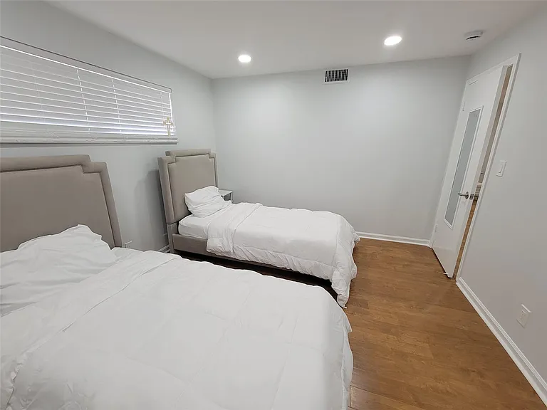 9411 N Hollybrook Lake Dr #209 — Photo 5