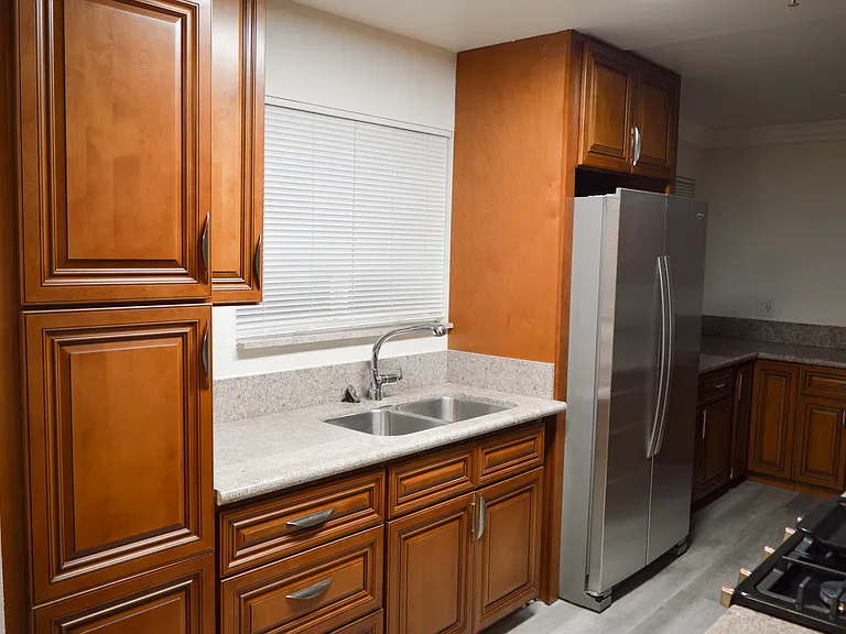 1726 Winona Blvd #104 — Photo 8