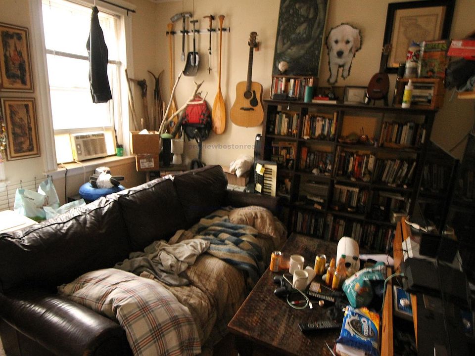 2nd image of 10 Lothian Rd #288