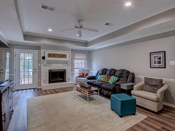 4th image of 4 Riviera Dr