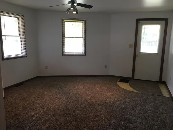 214 W 1st St, Sandwich, IL 60548