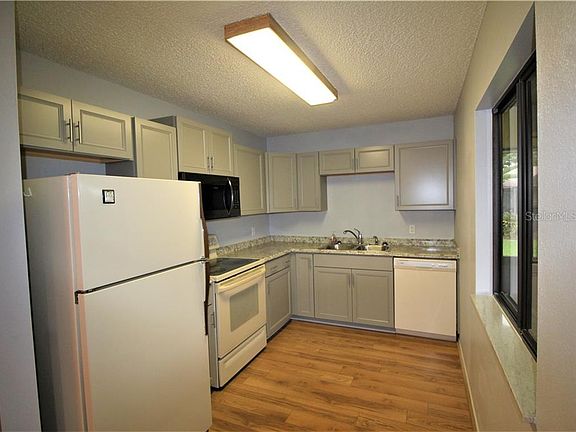 4th image of 4074 Vermont Ln