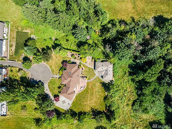 5th image of 700 Woodbury Way