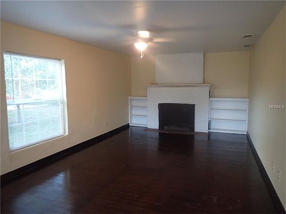 3rd image of 902 Camphor Ln
