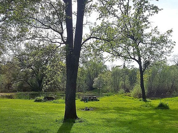 2nd image of 1660 Oak Knoll Ln