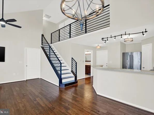 400 Symphony Cir Unit 553D, Cockeysville, MD 21030