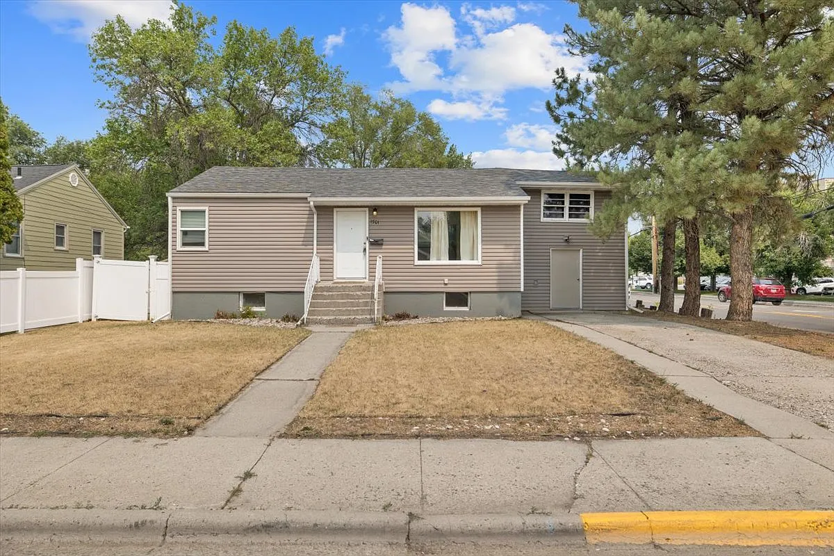 5 bed, 1805 sqft, $2,350 — Photo 3