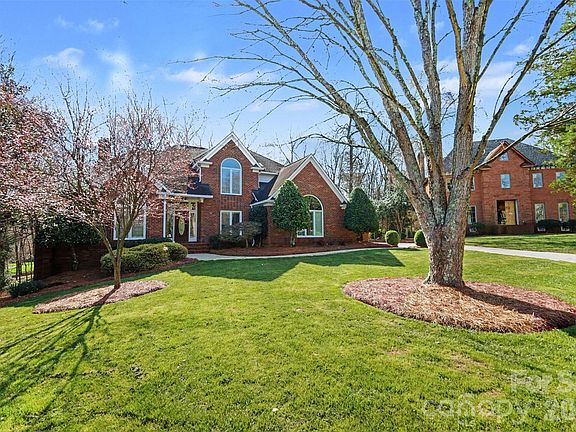 2nd image of 7724 Red Oak Ln