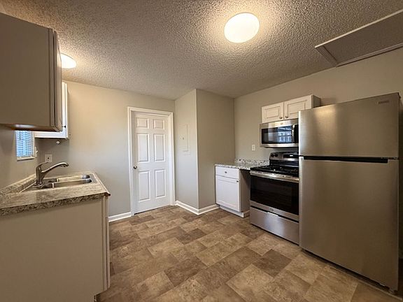 5th image of 838 N 4th Ave #D
