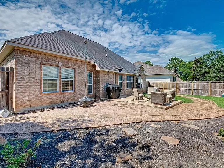 110 Monterrey Rd W — Photo 8