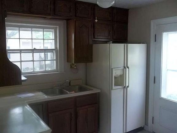 5th image of 2822 Oxford Ave