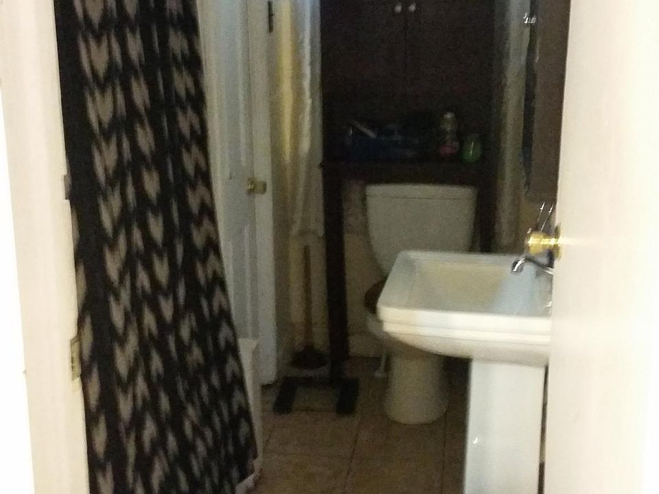 2nd image of 1024 Plum St #1