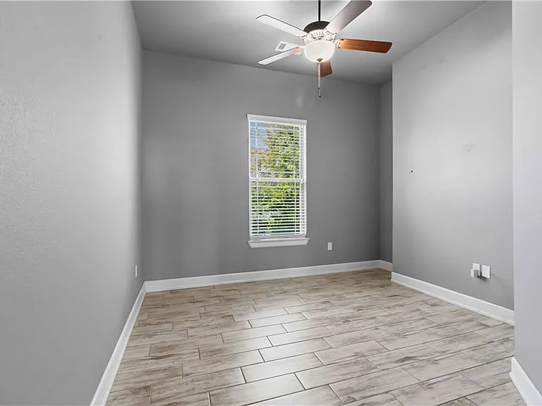 1340 Sweetbriar Cir — Photo 25