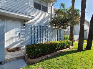 135 SW 3rd St, Pompano Beach, FL 33060