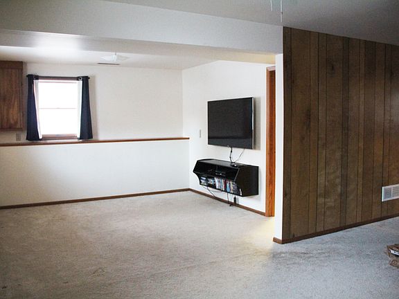 4th image of 49 Darlene St