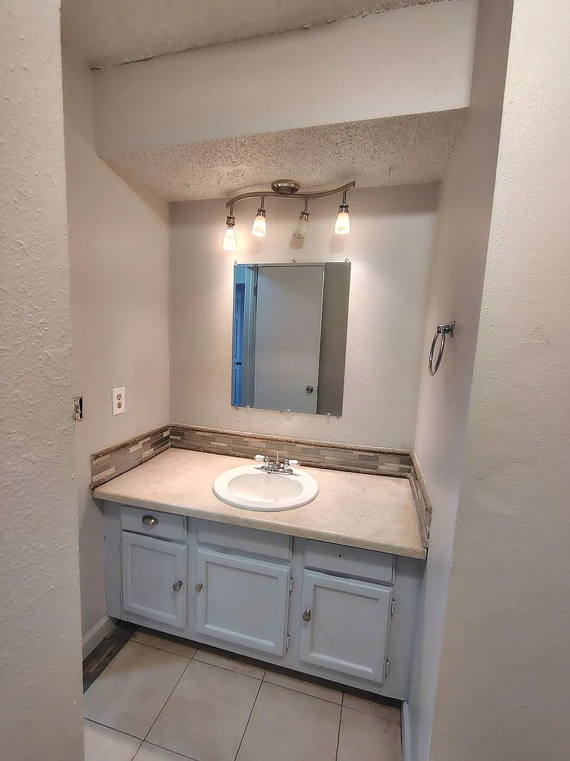 Duplex for Lease in Midwest City May — Photo 4