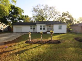 2710 4th Ave, Groves, TX 77619