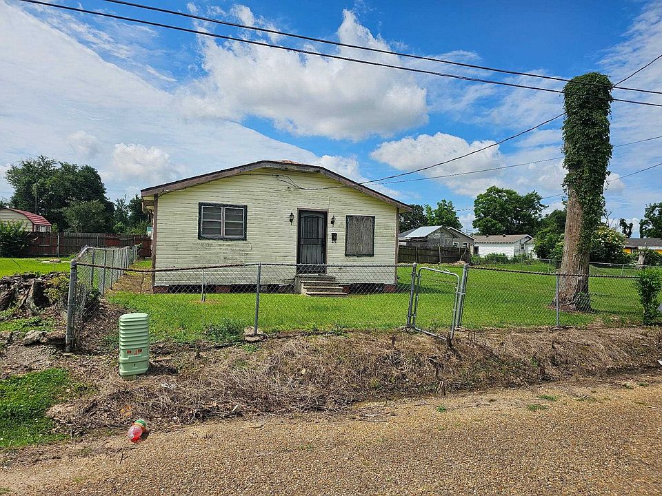 2nd image of 2422 Poplar St