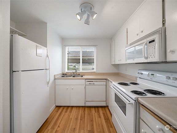 4th image of 1513 104th Street E