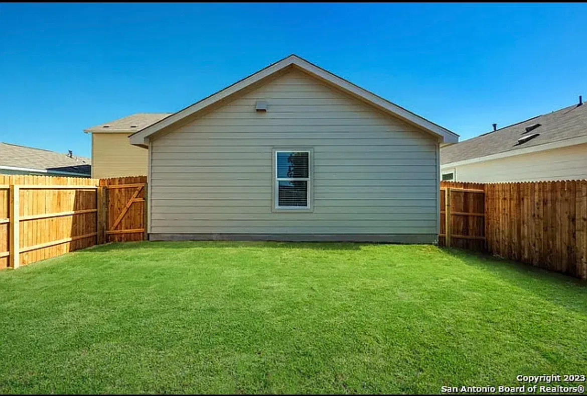 4 bed, 1492 sqft, $1,800 — Photo 4