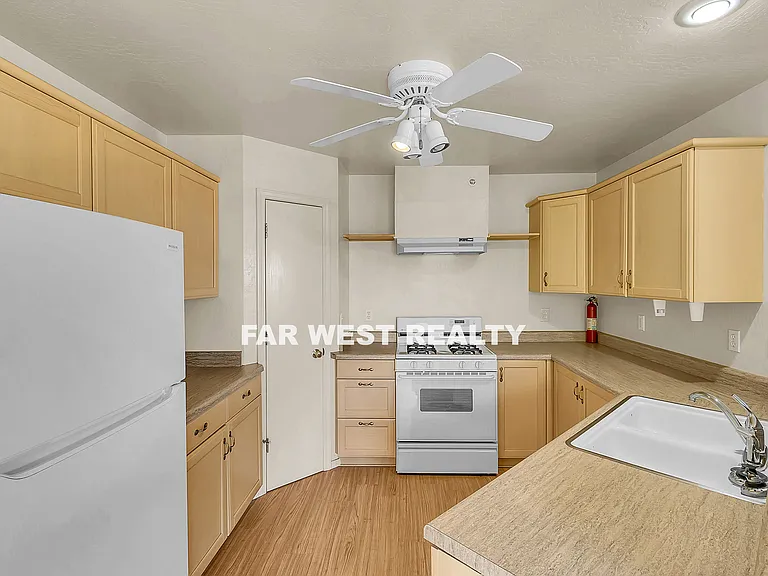 4032 N Viewpoint Dr #D — Photo 11