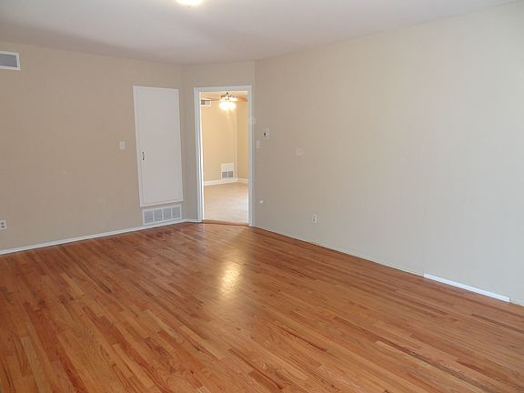 5th image of 3952 Ashford St