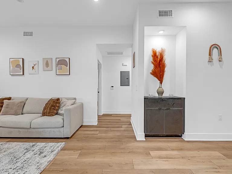 178 S Euclid Ave #310 — Photo 5