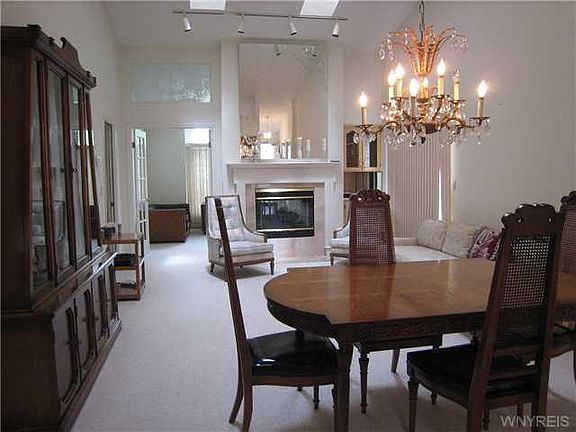 4th image of 60 Spicebush Ln