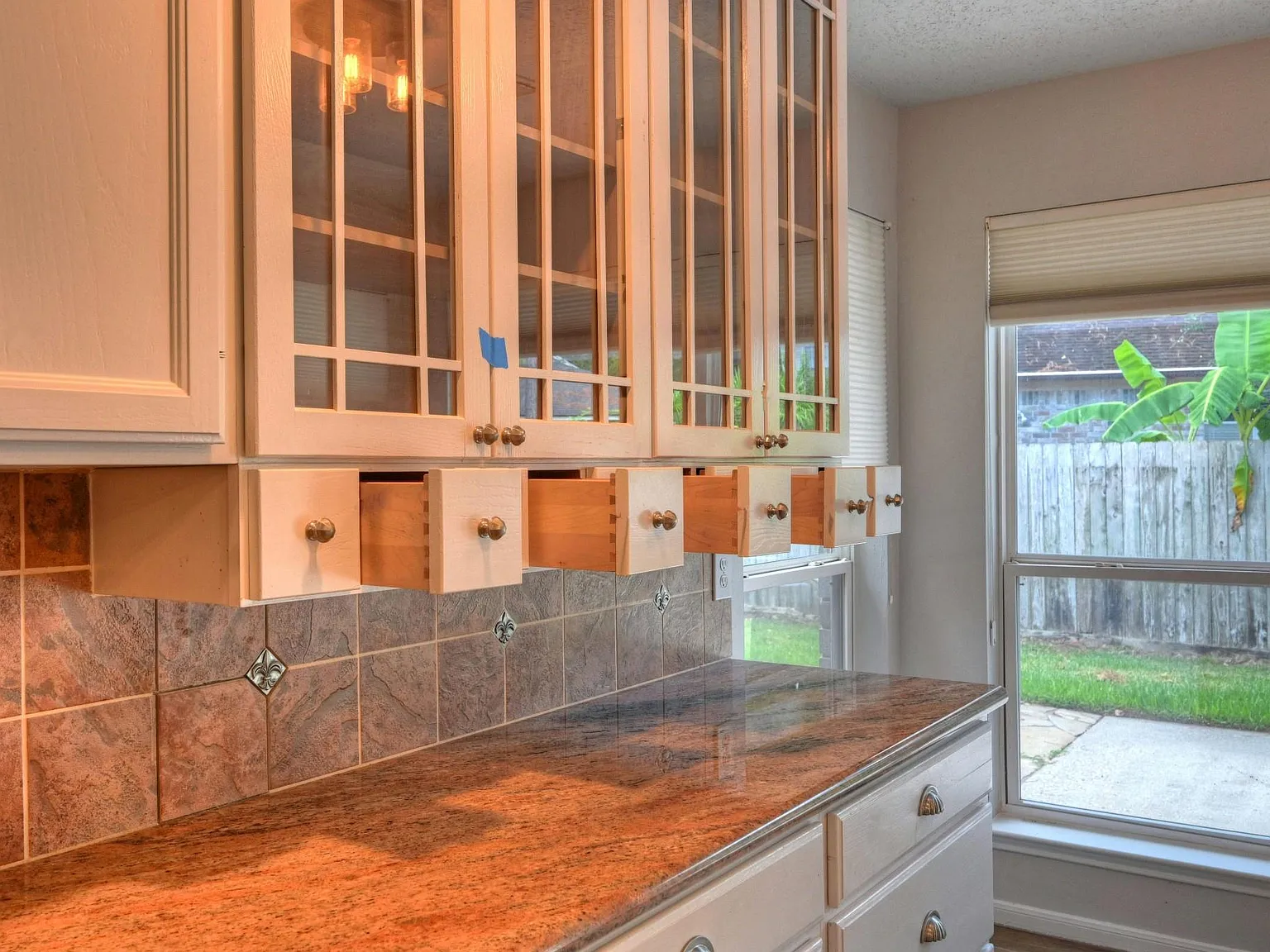 4 bed, 2.0 bath, 1960 sqft, $2,500 — Photo 3
