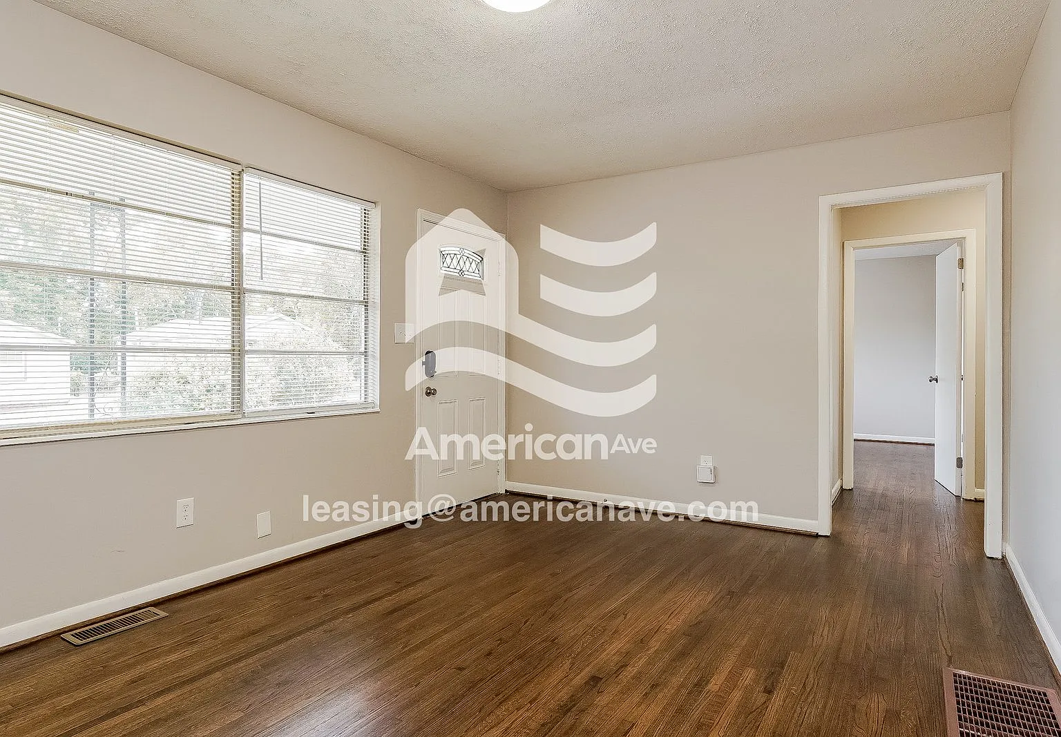 3 bed, 1.0 bath, 850 sqft, $970 — Photo 3