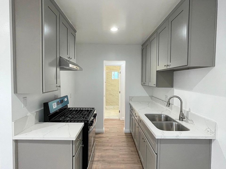 1st image of 920 W Olive Ave