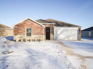 606 Comanche Dr, Gentry, AR 72734