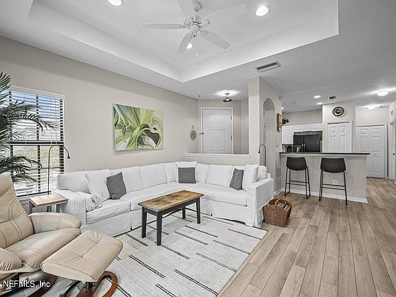 5th image of 120 CALLE EL JARDIN #204