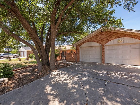 2nd image of 35 Twin Oaks Cir
