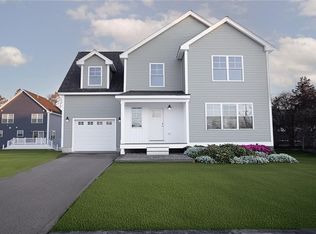5 Recess Ln, Warwick, RI 02889