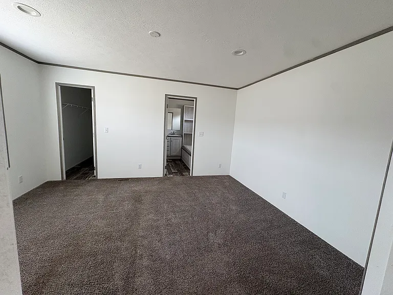 1438 Nathan Dr — Photo 17