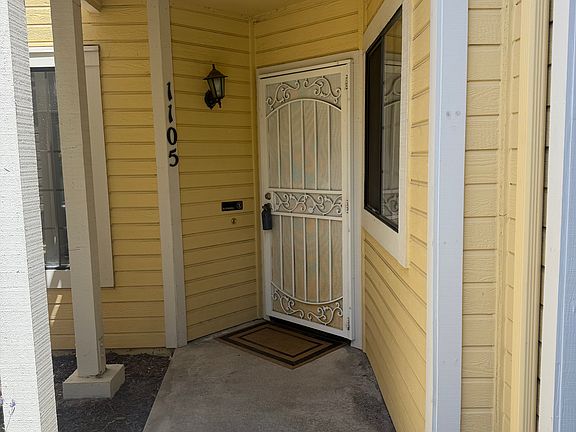 3rd image of 1105 Devonwood