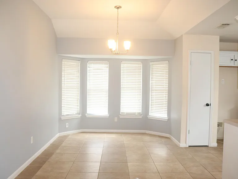 504 Deercreek Ln — Photo 8